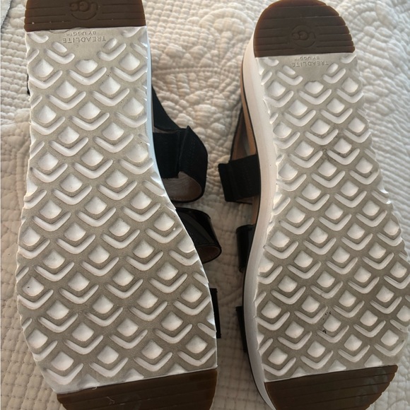 UGG Black Braelynn Women's Sandals - Picture 2 of 8